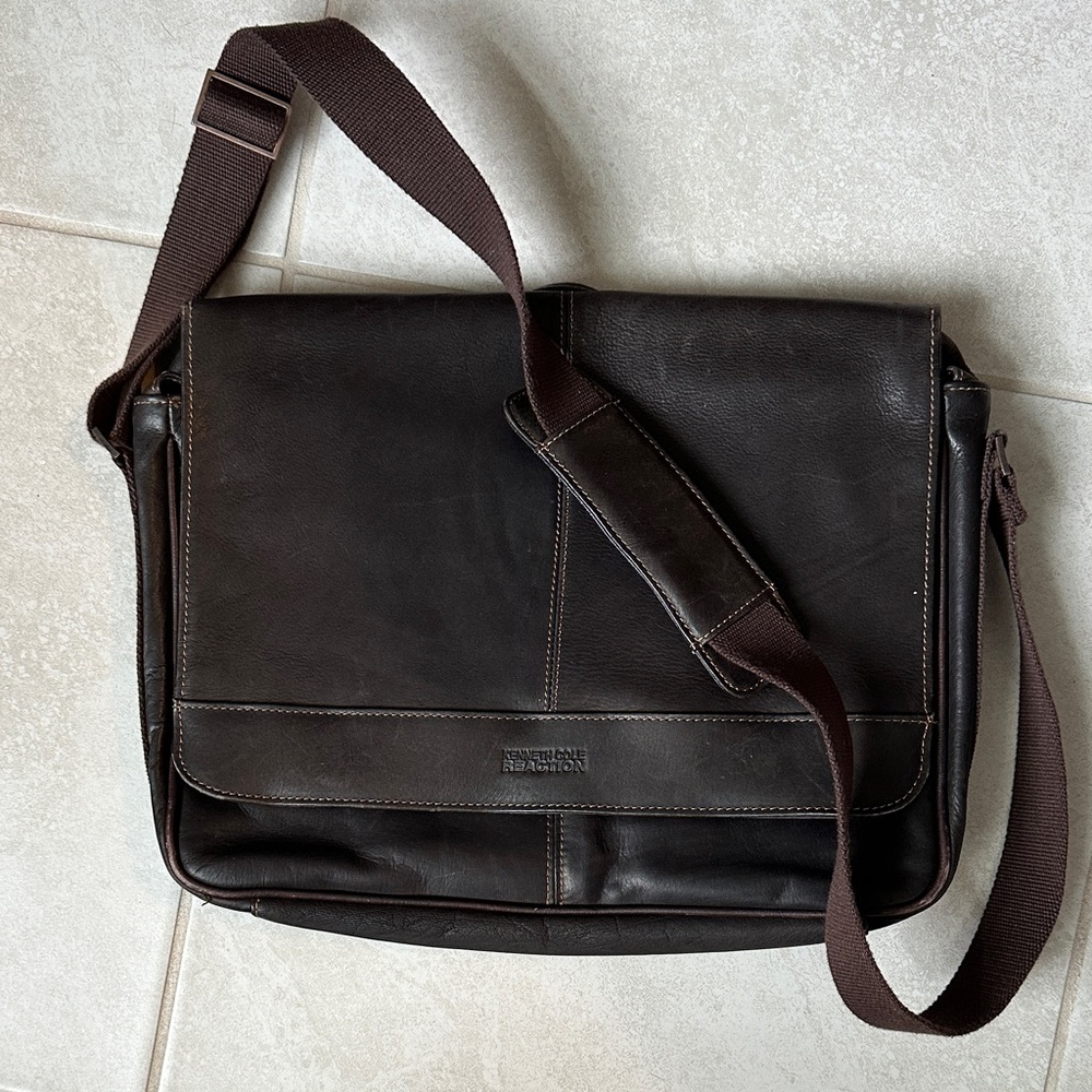 Kenneth Cole Reaction leather messenger bag